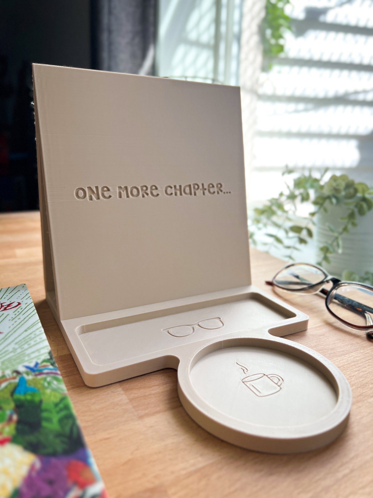 Tabletop Bookstand | Mug & Glasses
