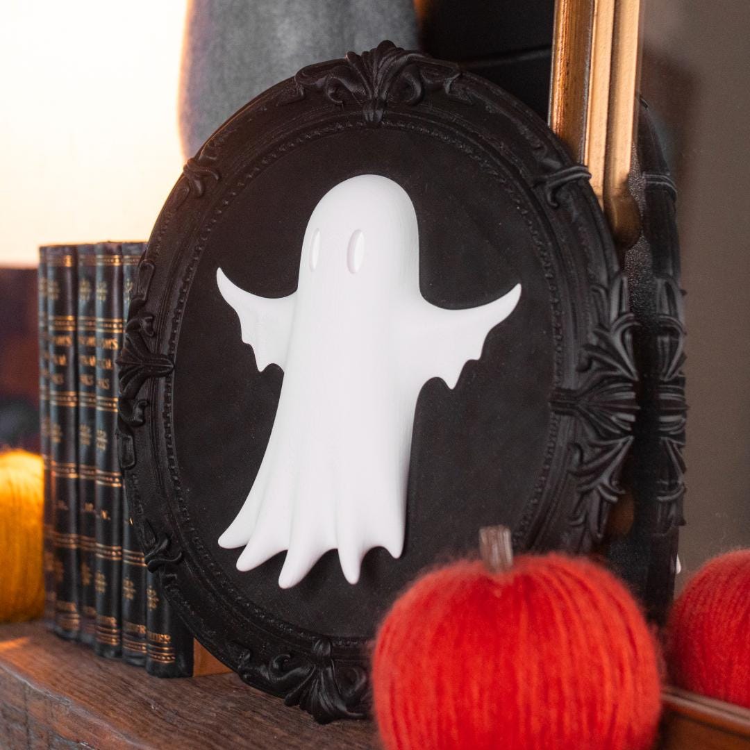 3D Printed Halloween Ghost Wall Hanging: Gothic Haunted House Decor